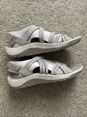 Skechers Women’s White and Beige Crisscross Comfort Sandals
